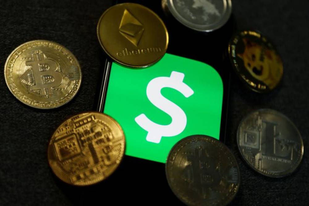 Users can now gift stock and bitcoin using their USD balance or a debit card via the Cash App