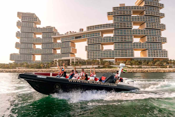 Ultimate Guide to Speed Boat Tours in Dubai for Thrill Seekers